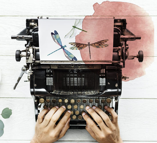 Machine à écrire avec un papillon